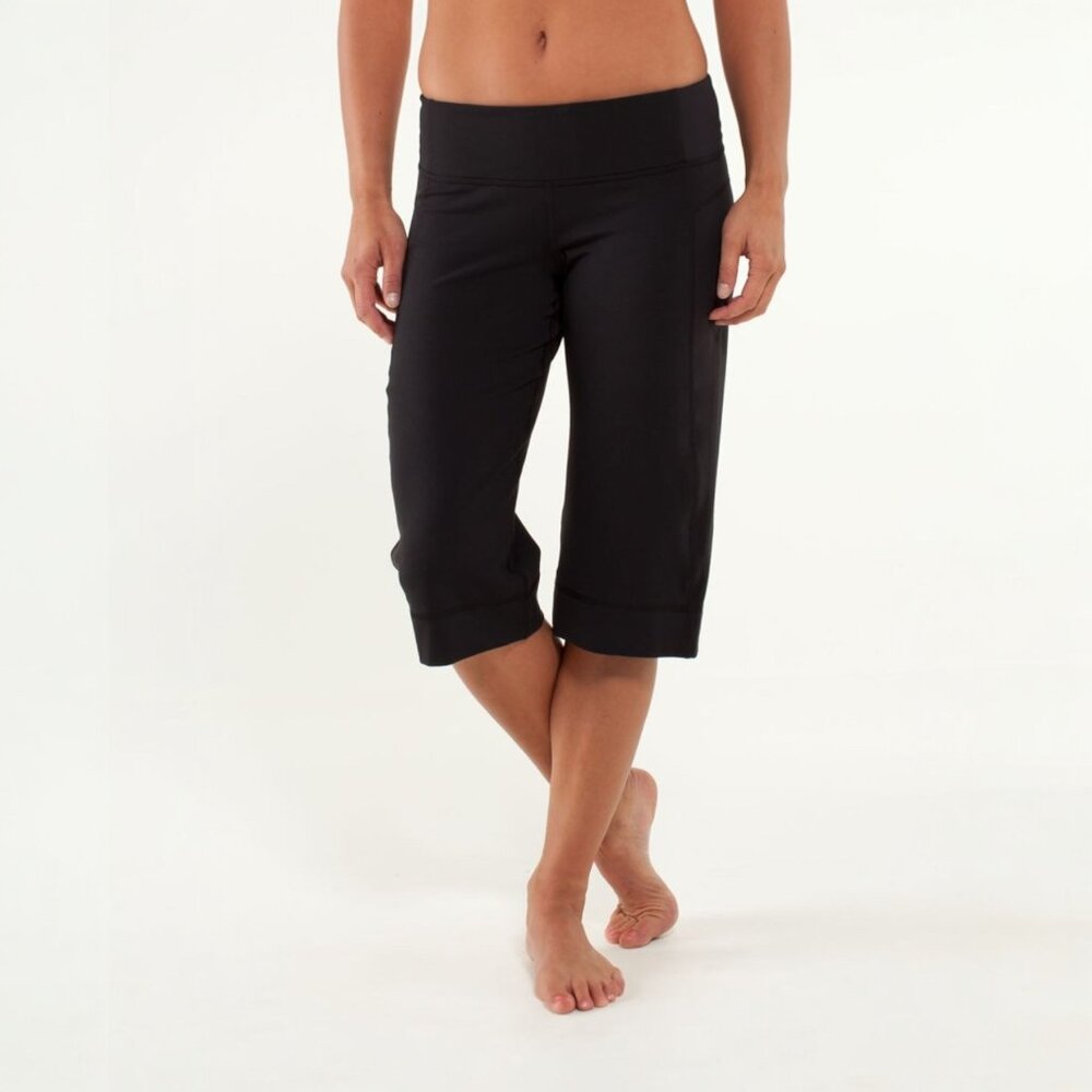LULULEMON BLACK CLAM DIGGER II PANTS SIZE 4